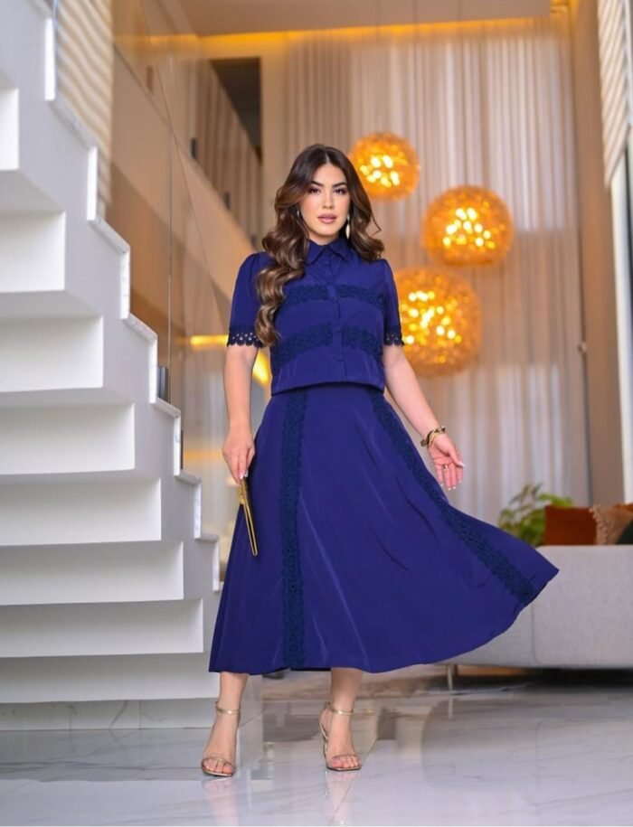 Conjunto Midi Londres - Blusa Guipir & Saia Evasê Azul Royal